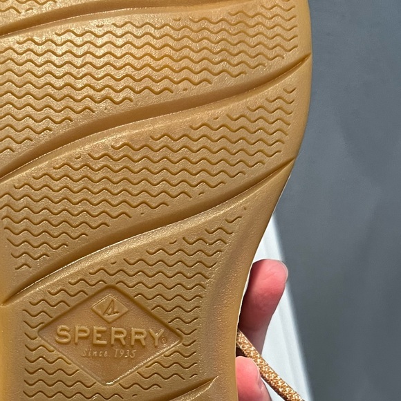 Sperry - Picture 3 of 5